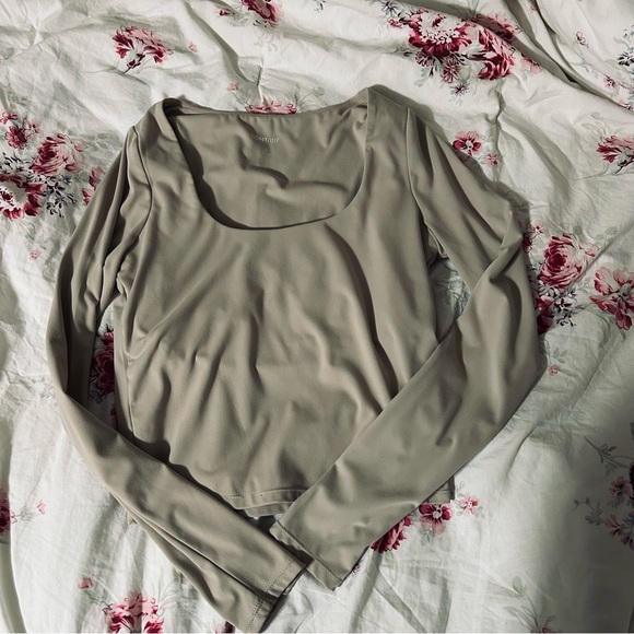 ▪️6/$25▪️ Contour Taupe Long Sleeve Top - Picture 2 of 10